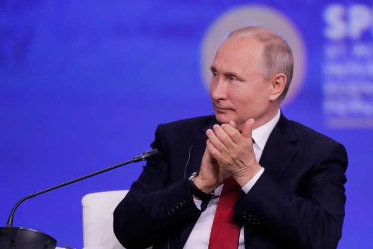 Putin: Dolar instrument pritiska, povjerenje u njega opada