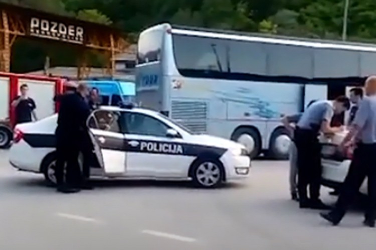 Migranta izvukli ispod autobusa u Konjicu