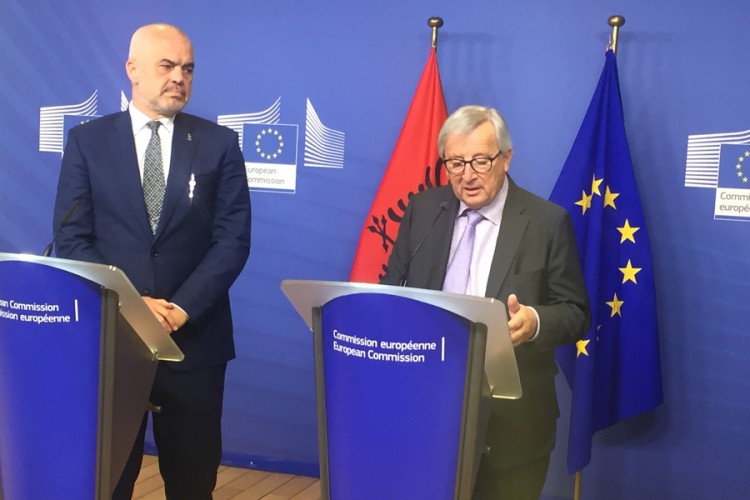 Junker jasan: Ni Priština ni Beograd ne mogu u EU dok ne riješe spor