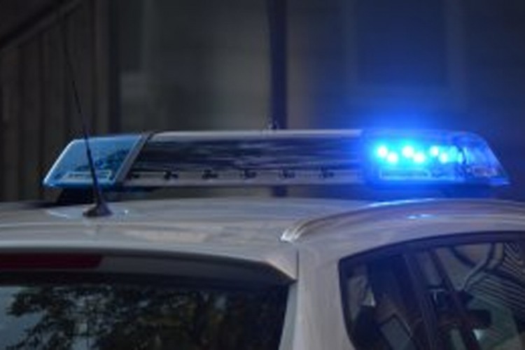 Udario dva dječaka pa pobjegao, ispala mu tablica