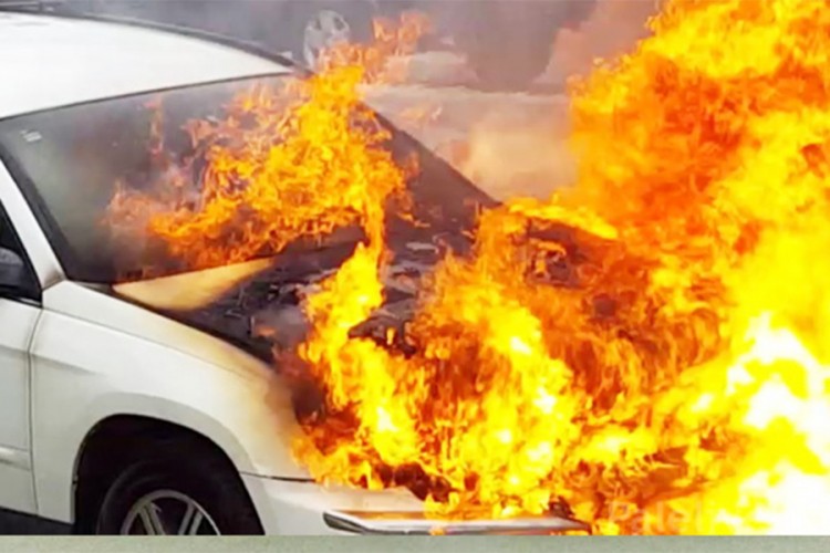 Zapalio automobil, pa prijavio nepoznate osobe