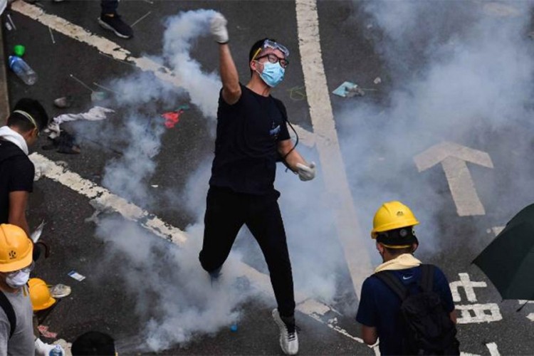 Novi sukobi između demonstranata i policije u Hong Kongu