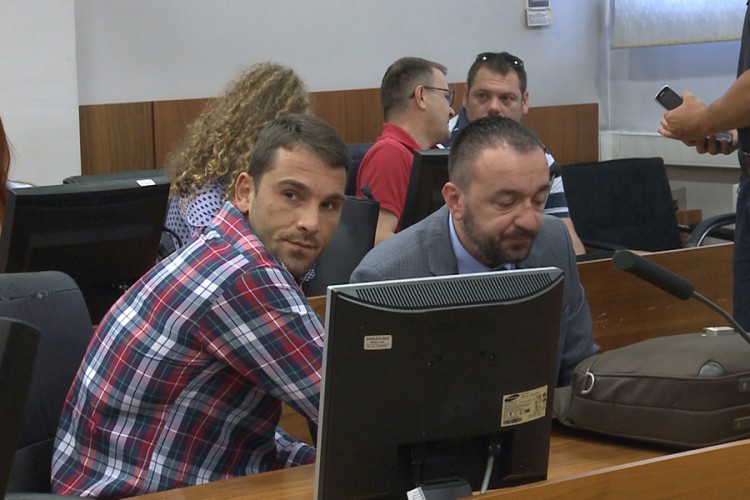Nastavljeno suđenje Marku Čoliću: Telefonskim lampama tražili dio palice