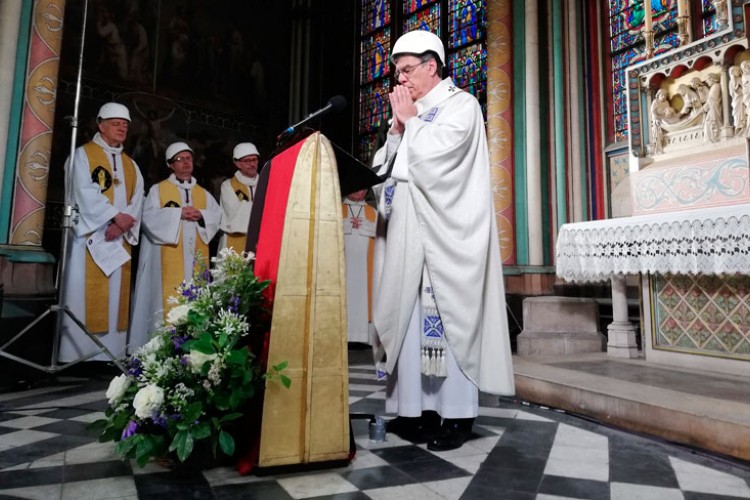 Održana prva misa u Notr Damu poslije požara