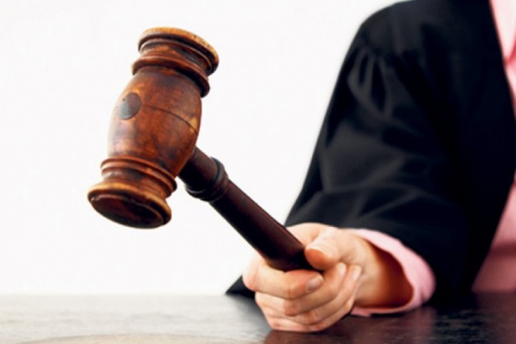 Pet godina za pljačku prodavnice i nanošenje povreda radnici