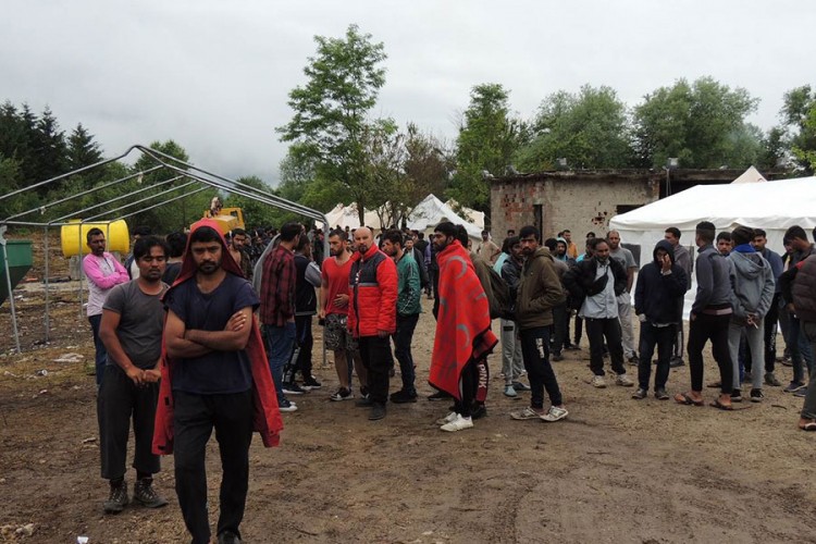 Migrante iz iznajmljenih kuća sele na Vučjak