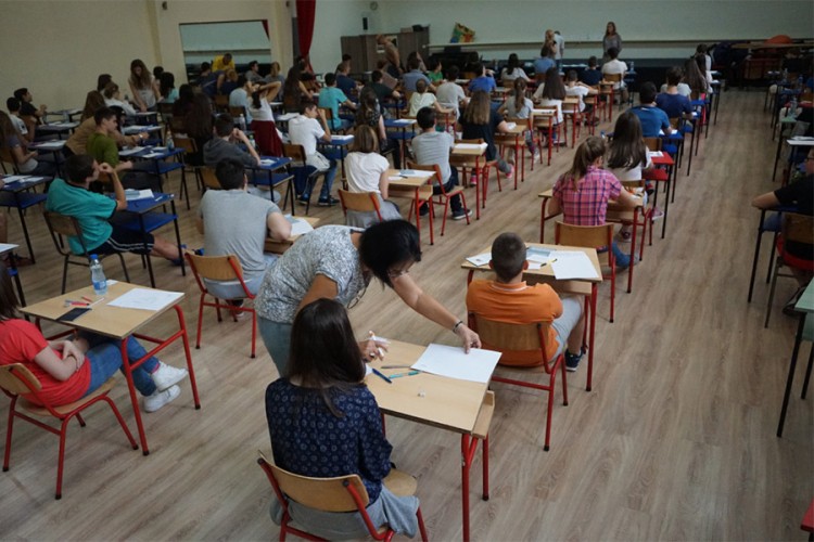 Uhapšen otac maturanta osumnjičen da je ukrao test