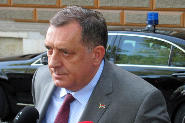 Dodik sa novinarima: Ponižavajuće je da na ovakav način radimo