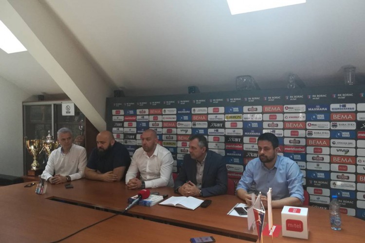 Radojičić posjetio RK Borac M:tel