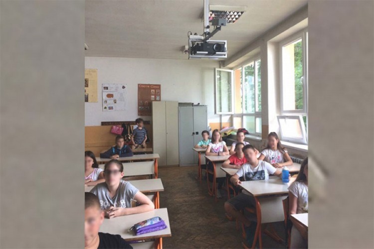 Sberbank Banjaluka donirala projektor OŠ "Jovan Cvijić" iz Banjaluke