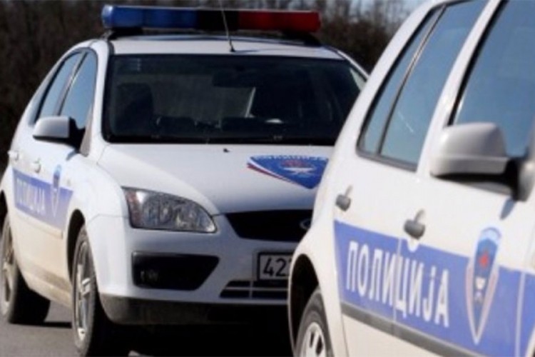 Troje povrijeđenih u nezgodi na putu Doboj-Brod, obustavljen saobraćaj