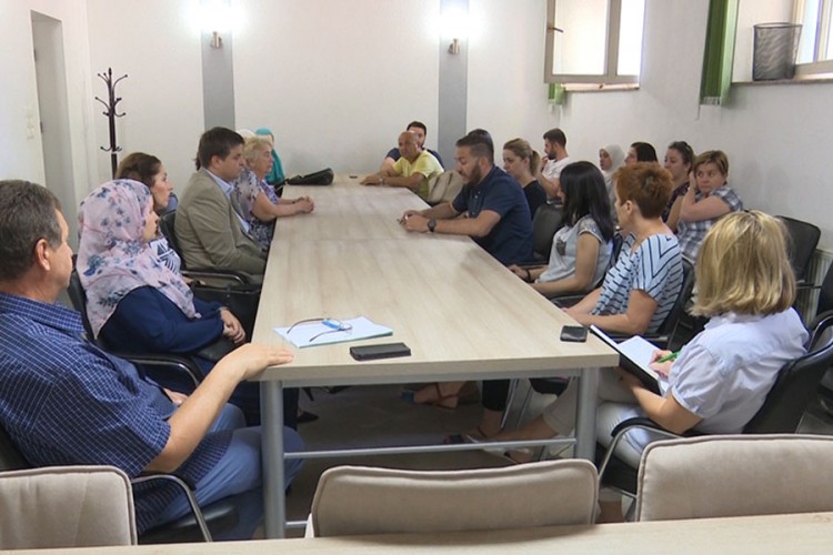 Nastavnici poručuju da će prebrojati radnike u institucijama