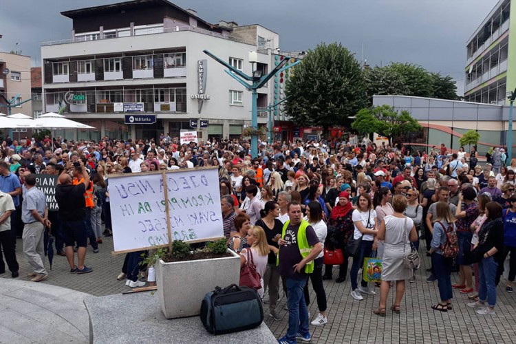 Prosvjetari u Bihaću zaprijetili generalnim štrajkom
