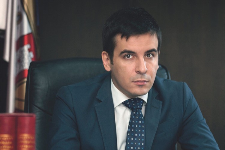 Gradonačelnik Kotora spriječio smjenu, zapečatio vrata da odbornici ne uđu