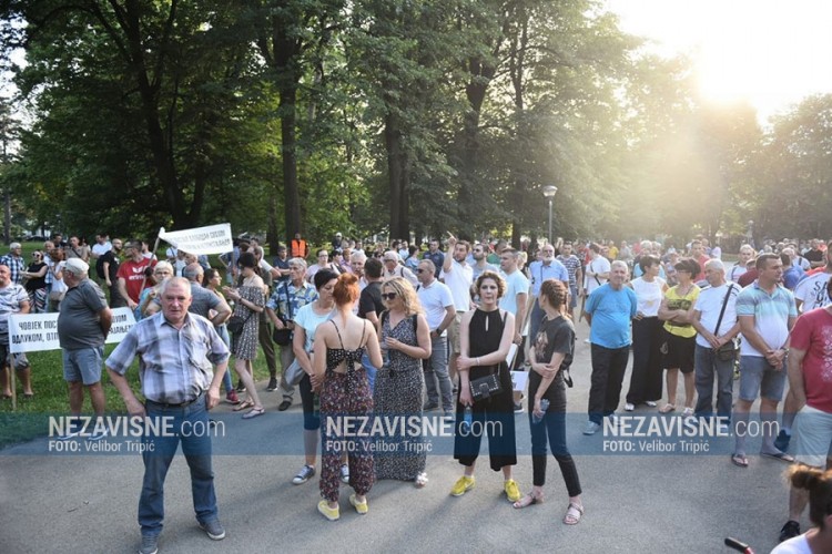 Završen protest u Banjaluci, opozicija iznijela zahtjeve