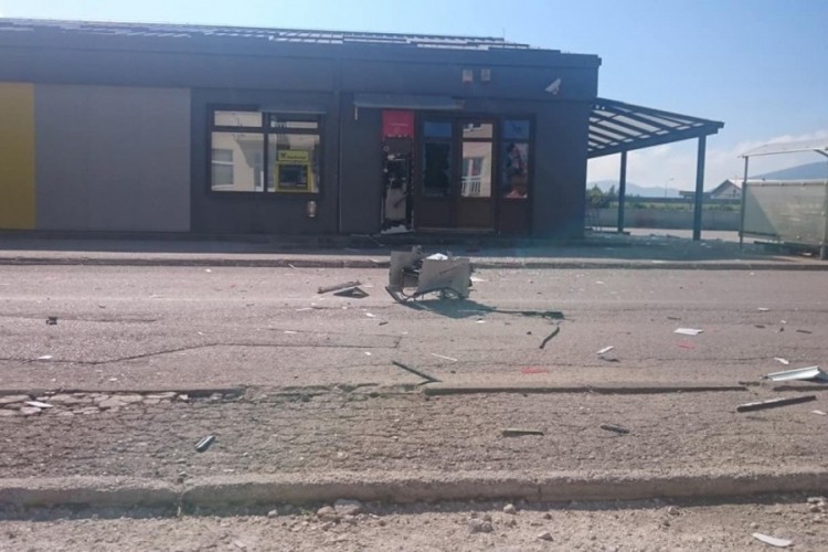 Bankomati lete u vazduh, federalna policija traga za bandom