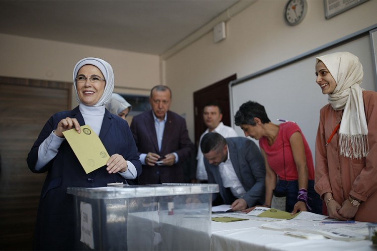 Ko je Erdoanova žena, koliko i na šta troši novac?