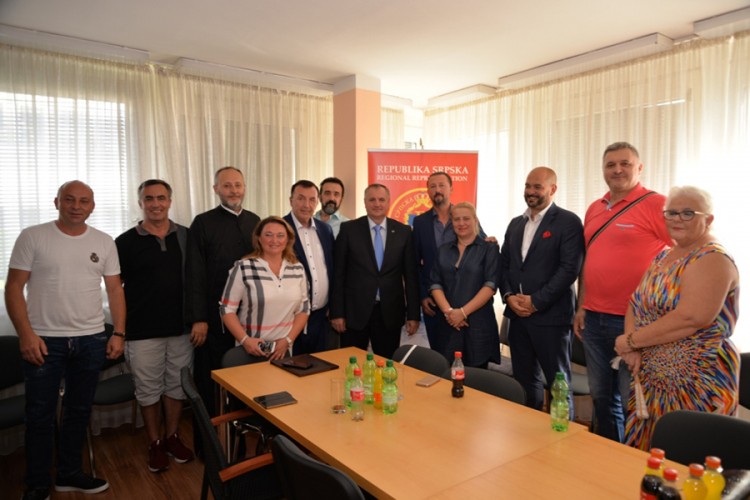Višković u Štutgartu: Prioritet Vlade da pomogne u očuvanju nacionalnog identiteta