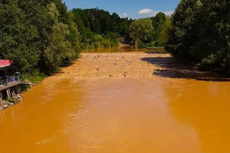 Oker boja Ukrine uključila alarme