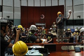 Haos u Hong Kongu: Demonstranti upali u parlament