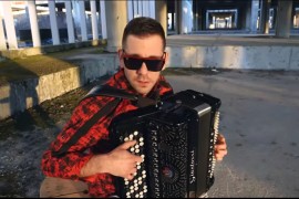 Samir Nurkić obradio "Blah Blah Blah" Armina van Buurena na harmonici