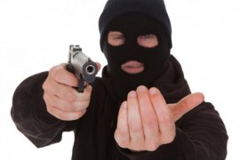 Pokušaj pljačke banke: Policajac ranio razbojnika, drugi u bjekstvu