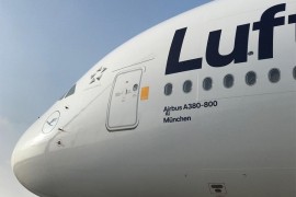 Inspektori pregledaju krila "Erbasovih " modela "A380"