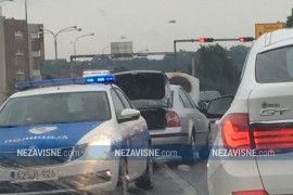 Zapalio se automobil na zapadnom tranzitu u Banjaluci