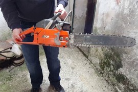 Obili kuću pa ukrali motorku