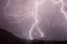 Oluja u Beogradu, ponegdje i led