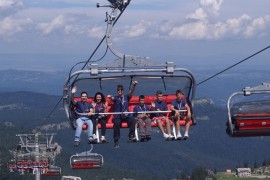 Zbog nestanka struje posjetioci na Bjelašnici "visili" u šestosjedu