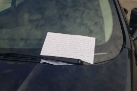 Parkirao na trotoar pa dobio pismo: "Seljačino, da li bi tako u ...