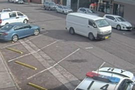 Kombi sa drogom od 200 miliona dolara zabio se u policijski automobil