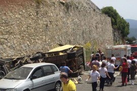 Autobus sletio s puta, povrijeđeno 25 turista
