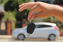 Kod kuće odštampala novac i otišla da kupi auto