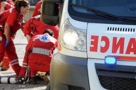 Sudar četiri vozila: Jedna osoba poginula, sedam povrijeđeno