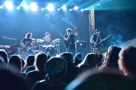 Održan koncert "Crvene jabuke" na šamačkom keju