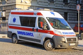 Pet putnika lakše povrijeđeno, žena s težim povredama glave
