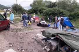 Migranti pješke zaobilaze policiju