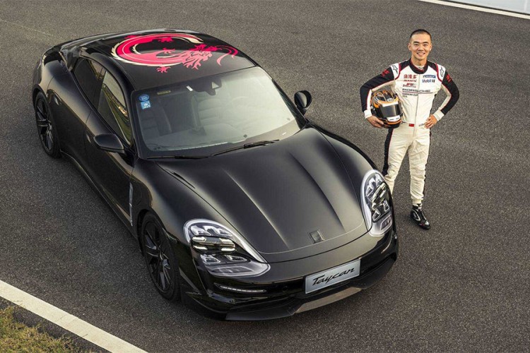 Porsche Taycan na ulicama Šangaja