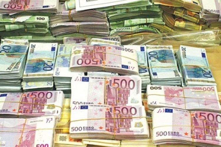 Pronađeno 82.000 evra u cipelama i košuljama