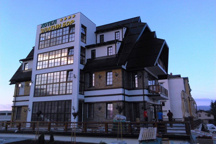 Višković otvorio hotel "Zlatni bor" na Sokocu