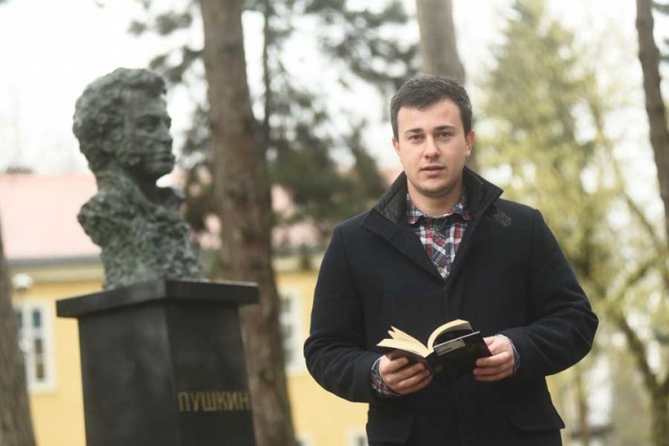 Stefan Višekruna: Slično Njegošu, Boga doživljavam kao vrhunskog  arhipoetu
