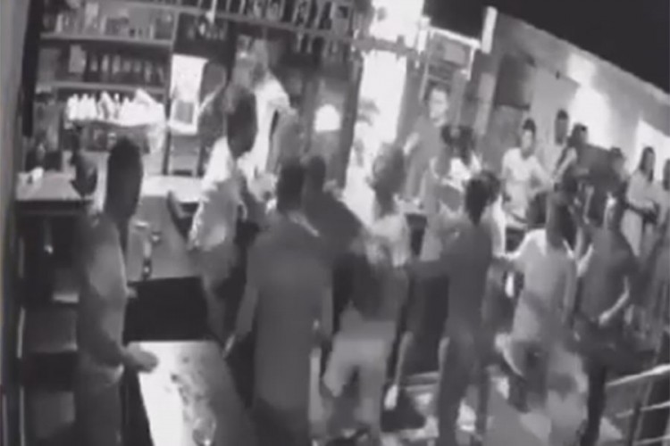 Brutalno pretukli konobara u Hrvatskoj: Udarali ga šakama, nogama i flašom viskija