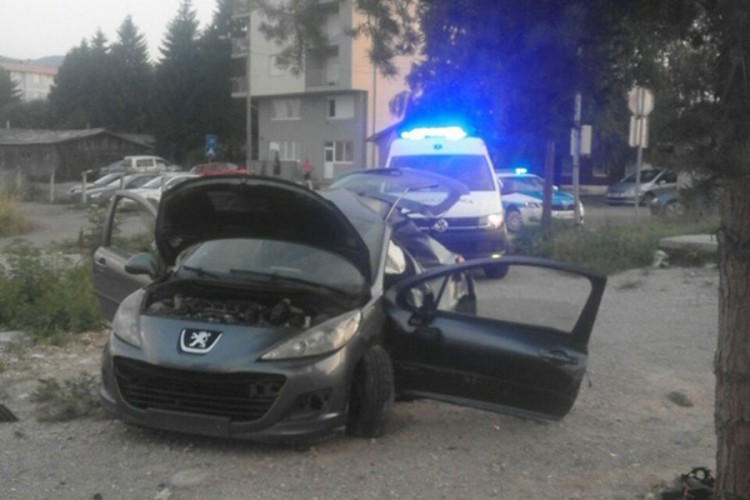 Automobilom sletio sa puta u banjalučkom naselju Ada