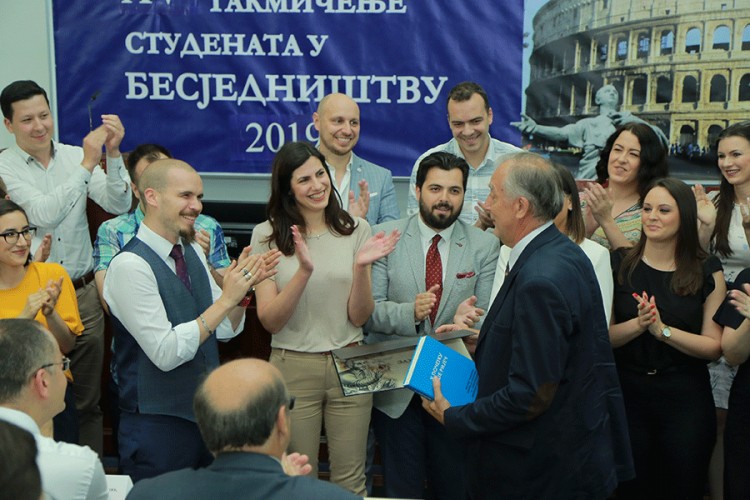 Profesoru Nikoli Mojoviću priznanje za životne lekcije