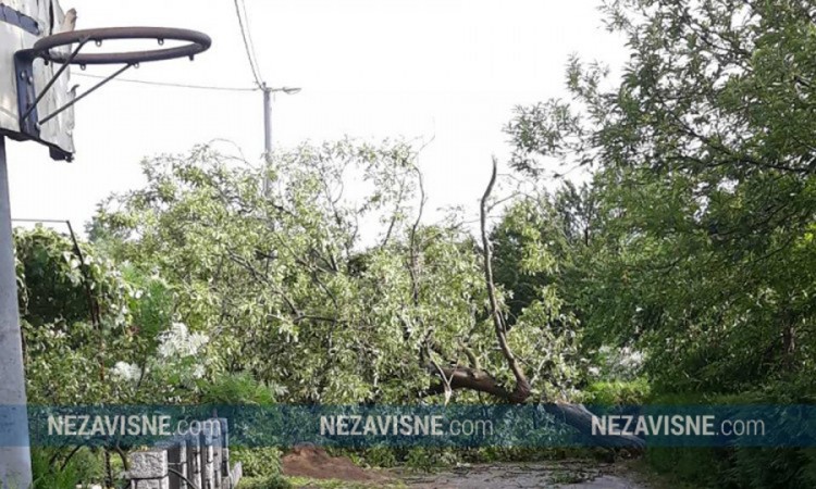 Ispaljeno 106 protivgradnih raketa, i dalje postoji opasnost od nevremena