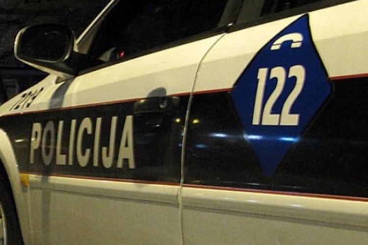 Otac poginuo, sin povrijeđen u naletu automobila