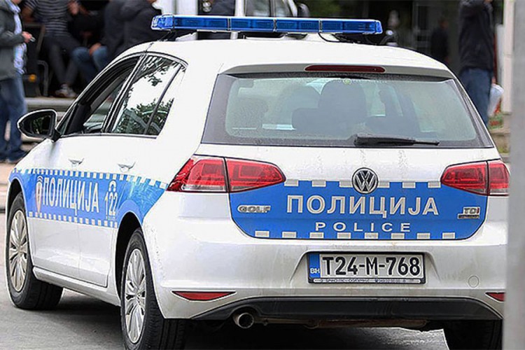 Saobraćajna nezgoda kod Pala, vozač teže povrijeđen