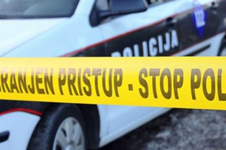 Muškarac povrijeđen u sudaru dva kamiona
